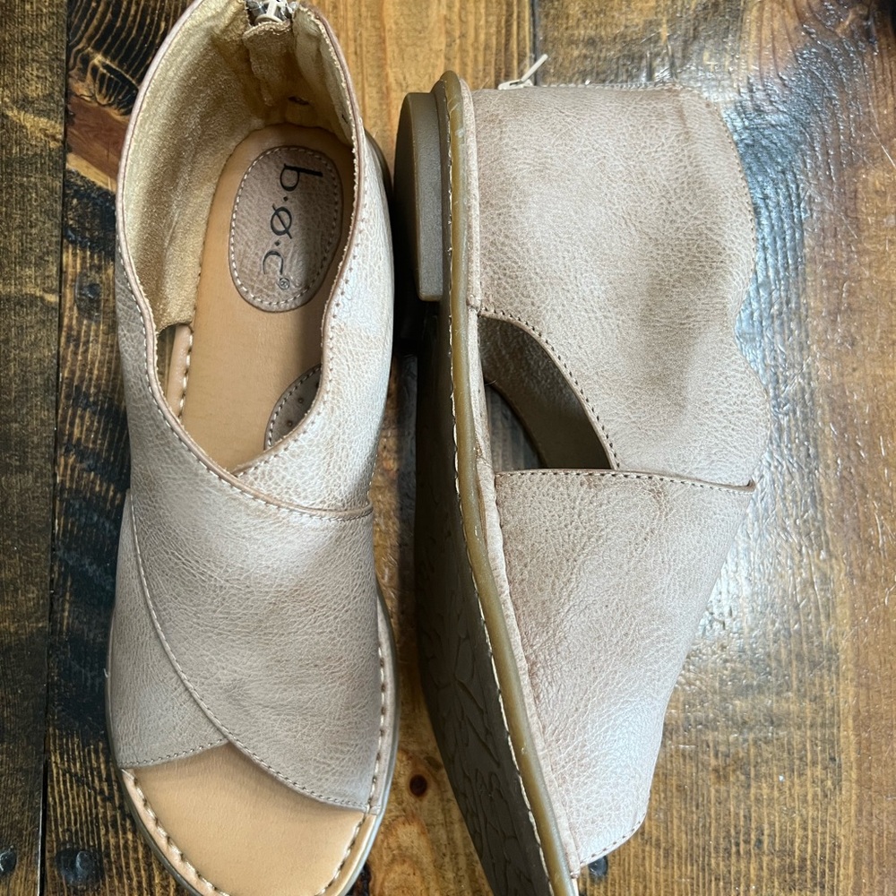 Women’s leather sandal. Never worn!